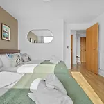 Eastern Suite - City Centre, Free Parking And Balcony