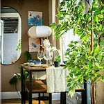 Eastern Suite - City Centre, Free Parking And Balcony