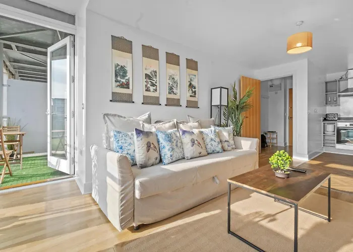 Eastern Suite - City Centre, Free Parking And Balcony