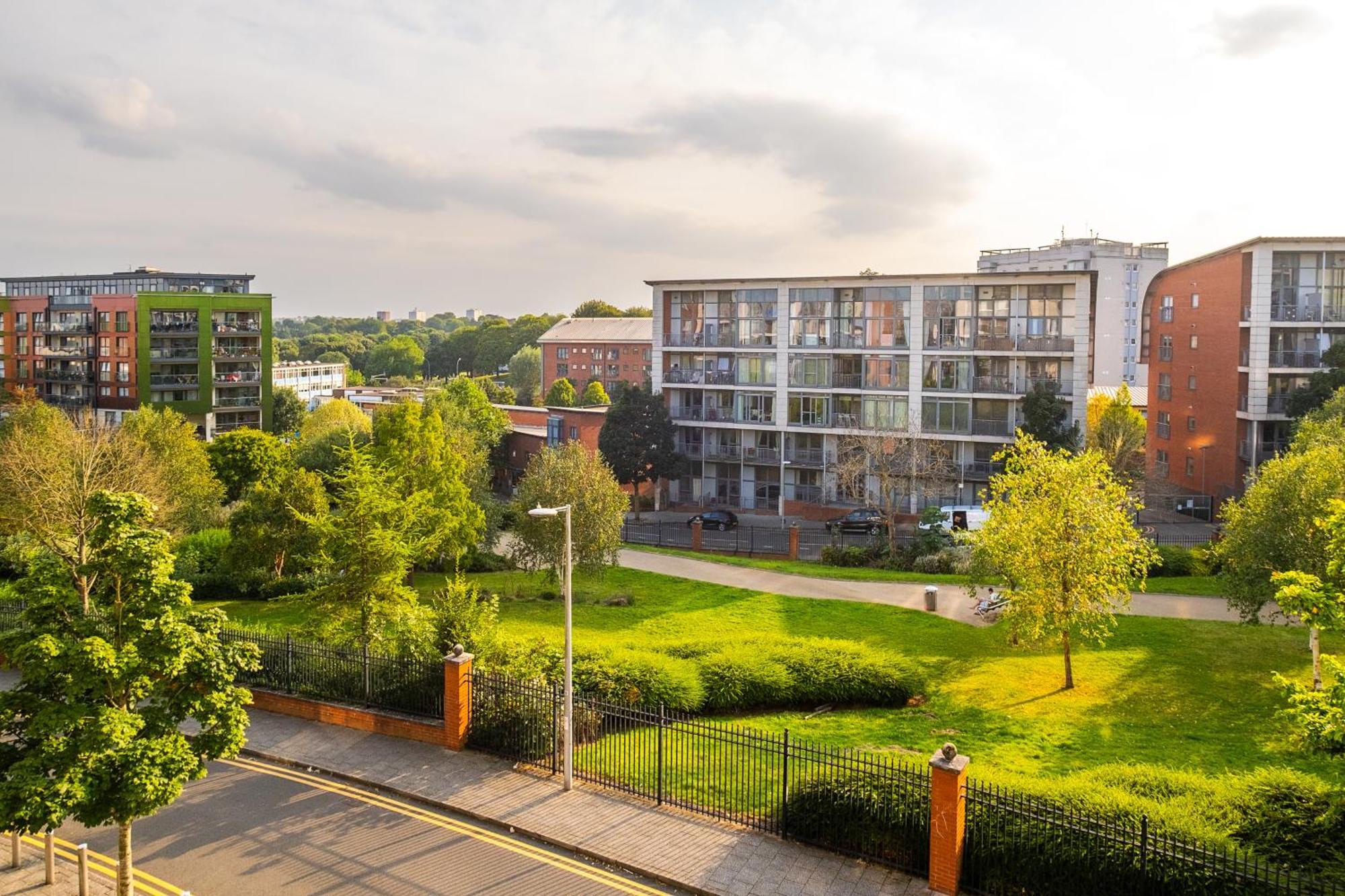 Eastern - Centre, Free Parking And Balcony Birmingham
