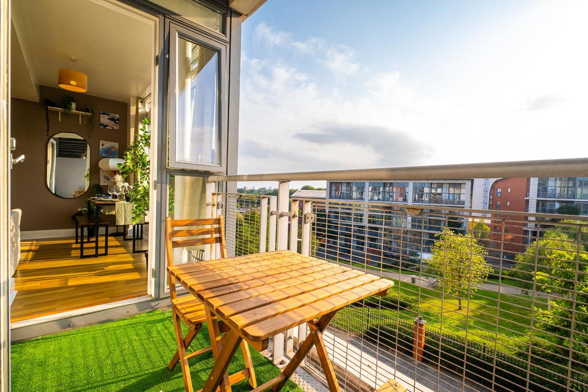 Eastern - Centre, Free Parking And Balcony